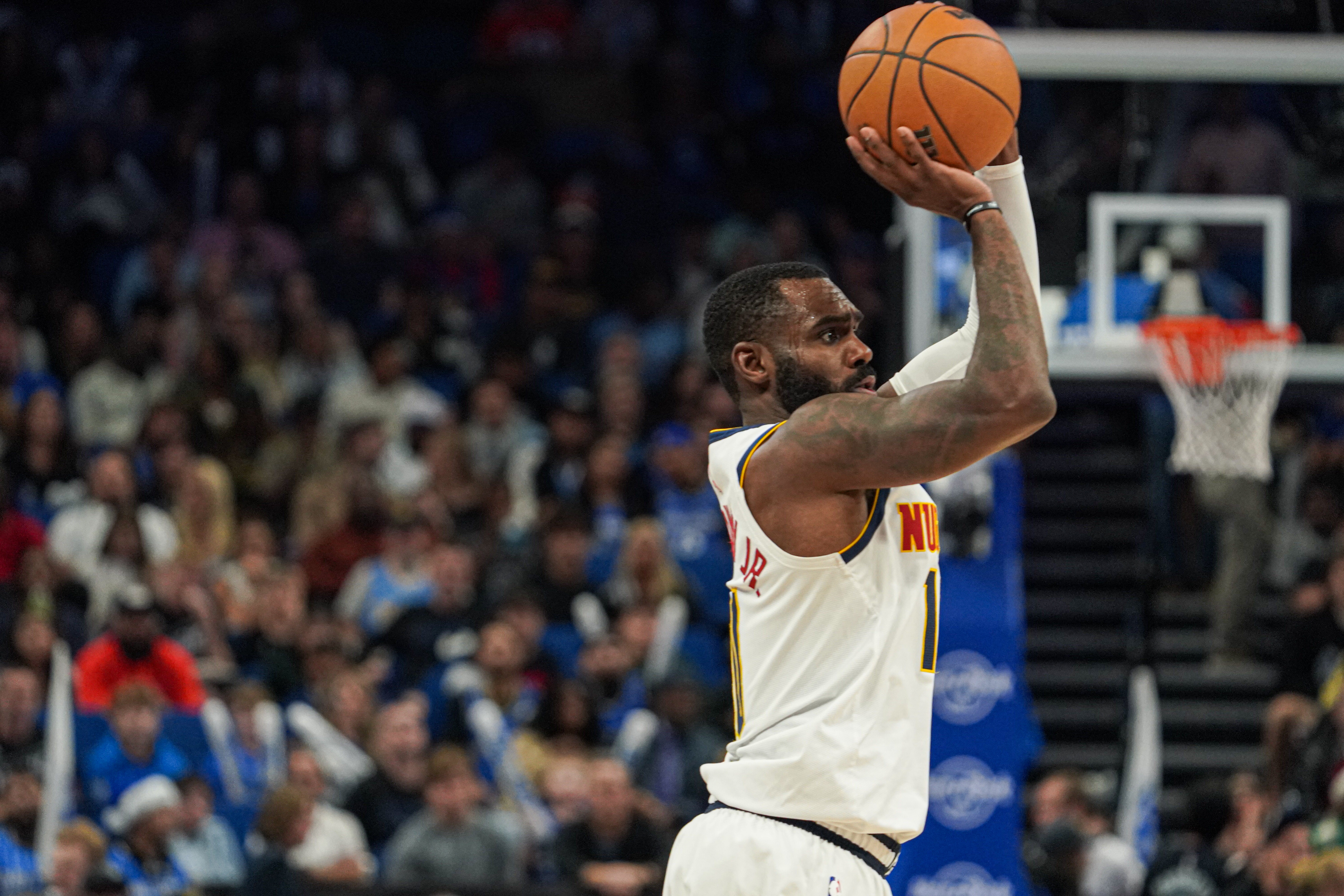 下半场拿到15分！小哈达威14中5拿到17分4板2助